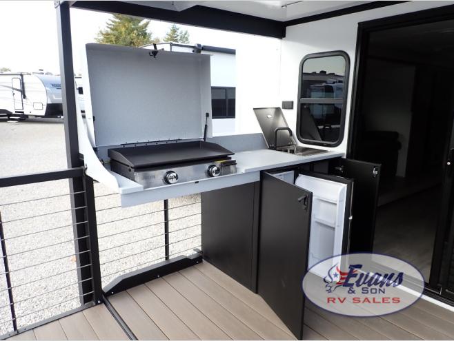 Forest River RV Salem Cruise Lite 22VERANDA patio view with a grill, storage, and more